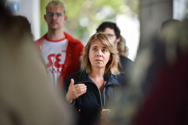 Manifestanten in Porto besetzen erneut die Praça D. João I