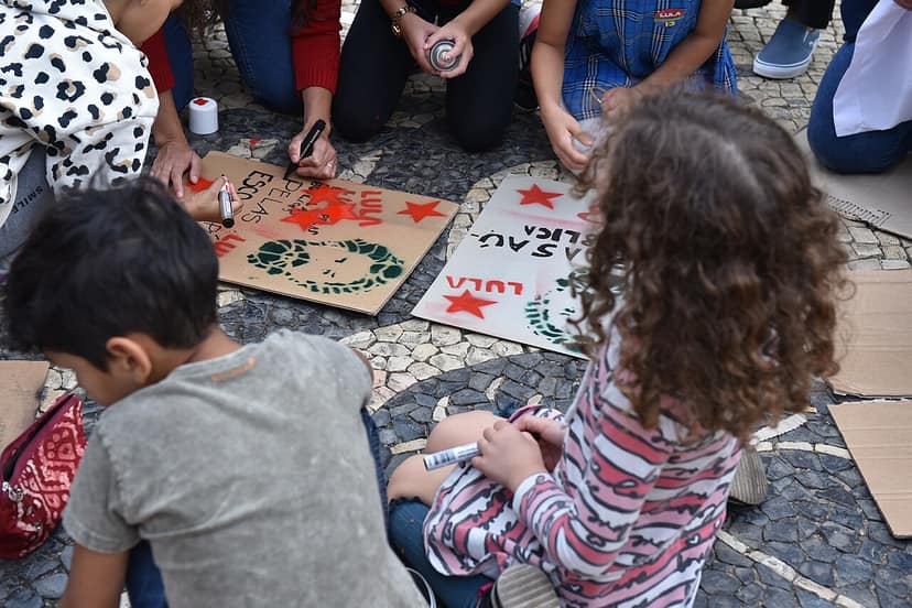Flávio Bolsonaro e sostenitori realizzano manifestazioni a Vitória e San Paolo