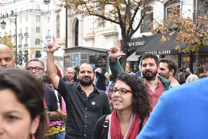 Flávio Bolsonaro e sostenitori realizzano manifestazioni a Vitória e San Paolo