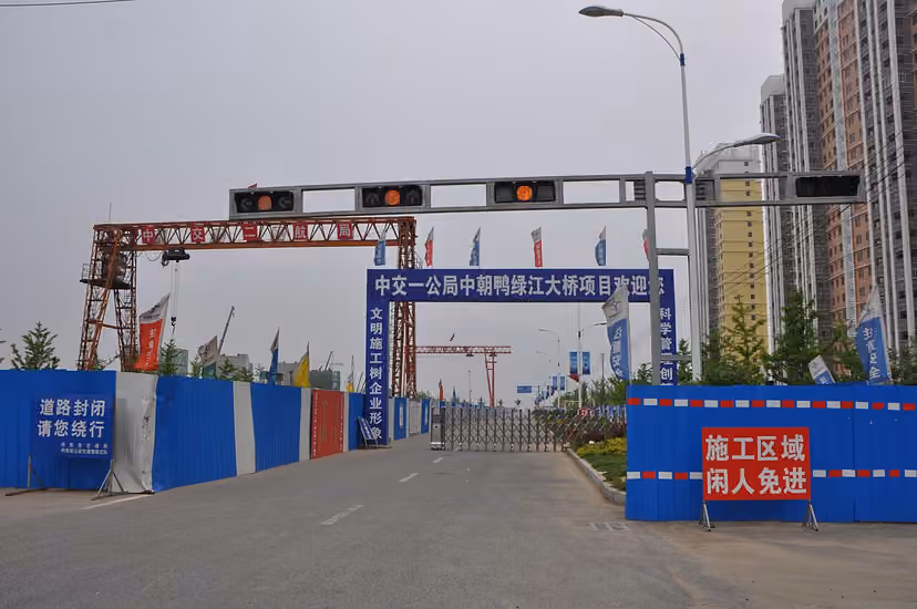 Neuer Yalu-Fluss-Brücke, die China und Nordkorea verbindet, offiziell eröffnet
