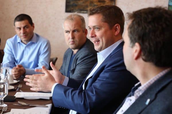 Négociations commerciales : Poilievre appelle Carney à ne pas céder aux États-Unis