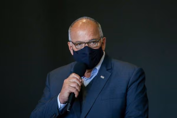 Regierung und Gewerkschaften der öffentlichen Verwaltung verhandeln über Gehaltserhöhung