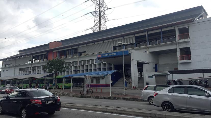 Passenger Falls onto Tracks at Gombak LRT Station, Causing Disruption