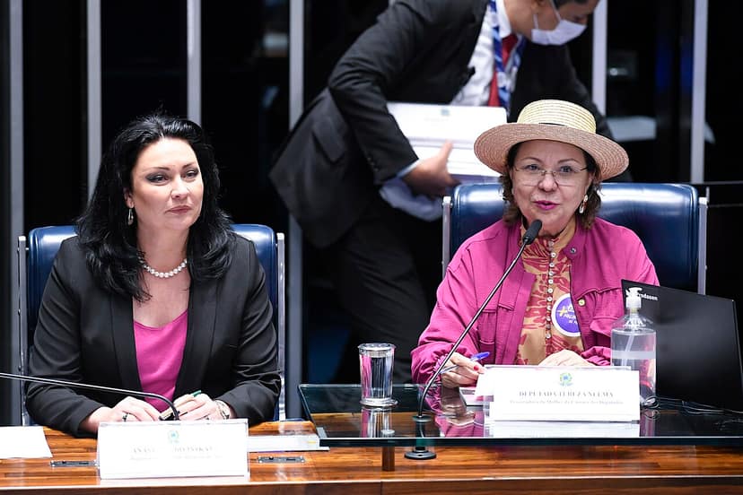 Photo d'archive: L'ONU demande le retrait des projets de loi de droite sur le genre
