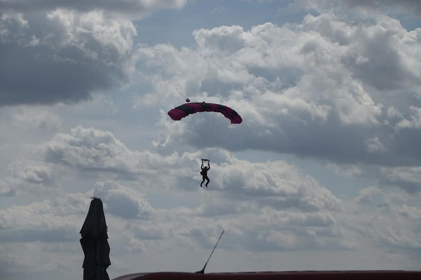 Parachutist crashes into advertising board at Go Ahead Eagles