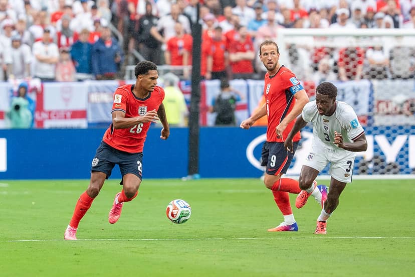 Arsenal engage des discussions pour Jarell Quansah avec Bayer Leverkusen