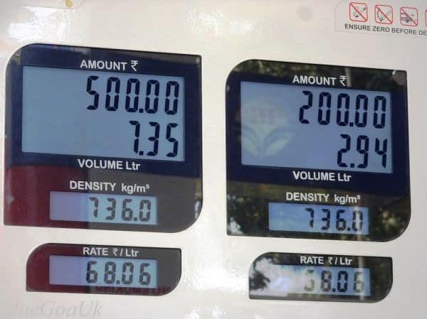 Photo d'archive: Les prix des carburants au Royaume-Uni atteignent leur niveau le plus élevé depuis 2022 avant le week-end prolongé