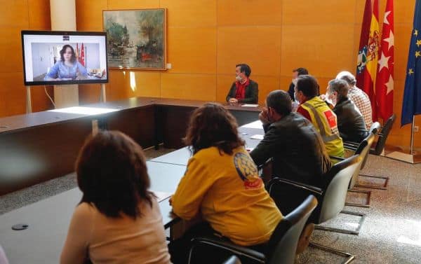 Ayuso ignora controvérsia com Feijóo sobre ático à venda