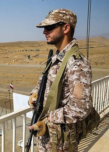 Las fuerzas armadas de EE. UU. realizan ataques aéreos en objetivos iraníes en medio de crecientes tensiones