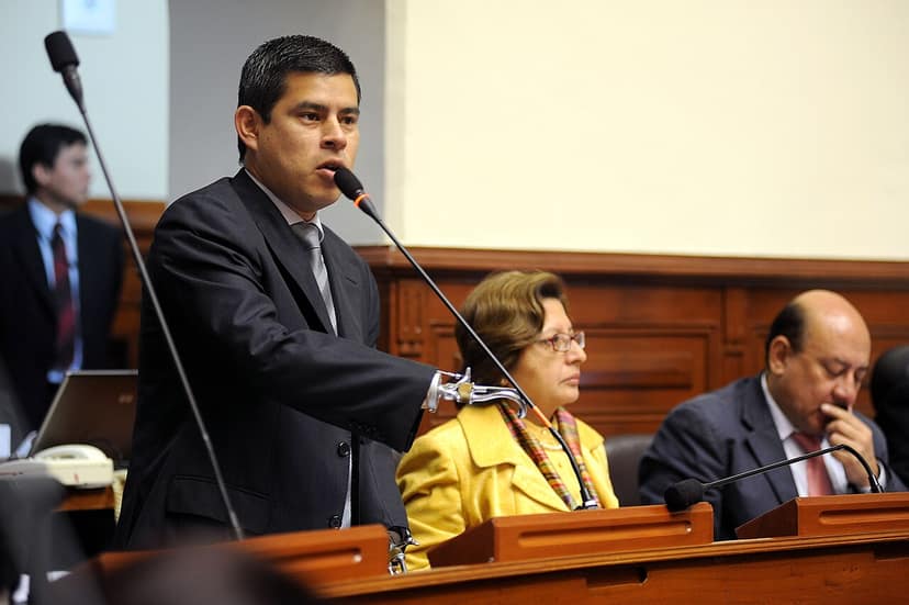 Luis Galarreta presenteert het regeringsbeleid aan de Kamer van Afgevaardigden op 20 augustus