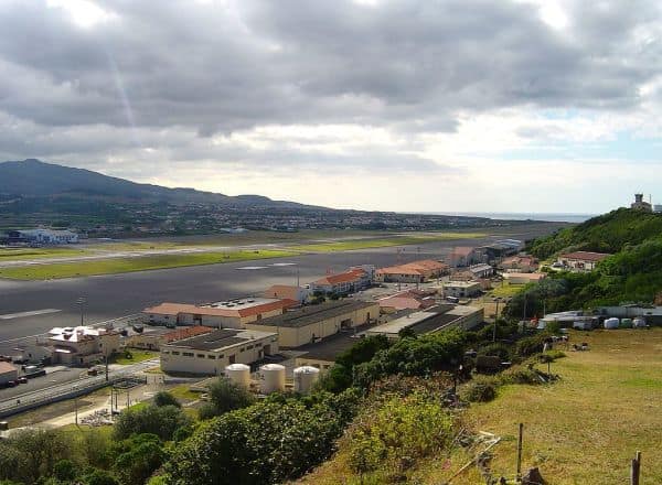 Foto de archivo: El aeropuerto de Catania reabre tras la reducción del nivel de alerta