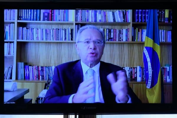Foto d'archivio: Carneiro accusa il Governo di profitto sugli aumenti dei combustibili