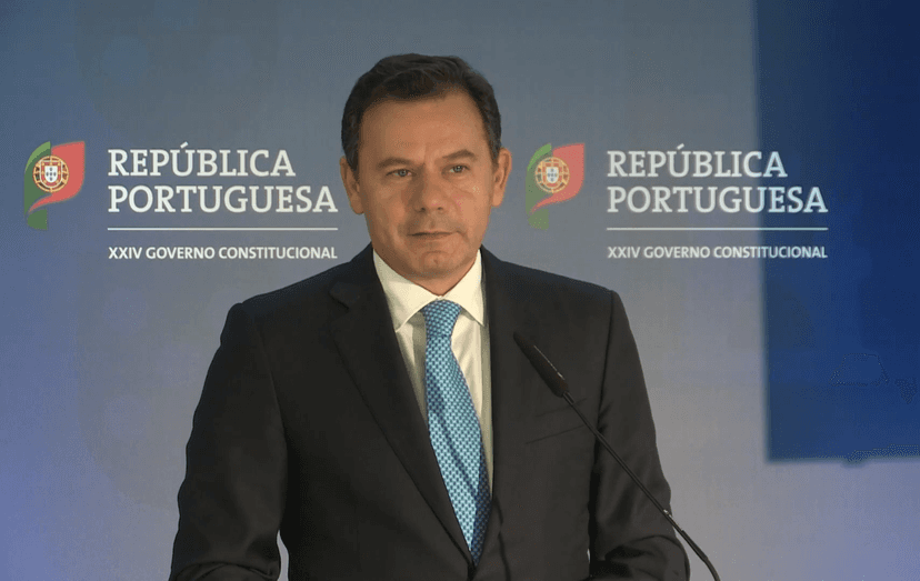 Luís Montenegro sluit de Zomeruniversiteit van de PSD af