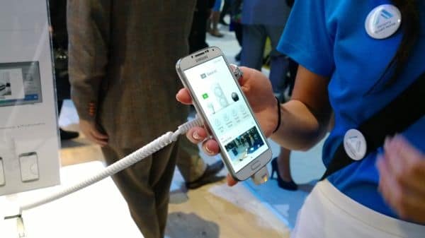 Foto d'archivio: Apple lancia HomeView, il suo primo display intelligente per la casa