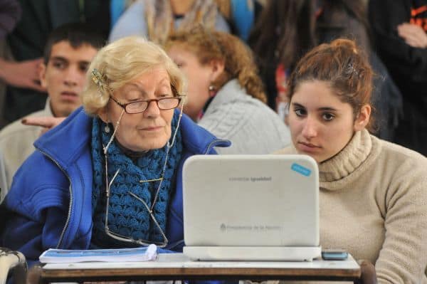 Estudio revela impacto de redes sociales en el rendimiento escolar de jóvenes