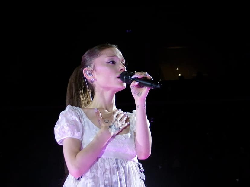 Ariana Grande novamente com o ex-namorado Ricky Alvarez