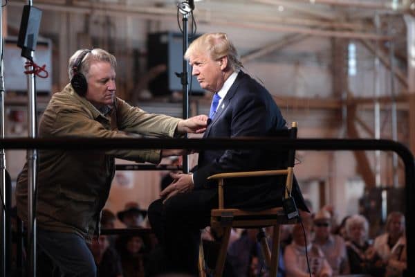 Archivbild: Trump wegen Verkauf von Beiträgen auf Truth Social verklagt