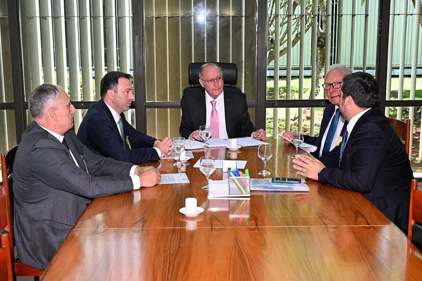 Foto de arquivo: Ex-ministro da Defesa da Ucrânia pede responsabilização de Zelensky