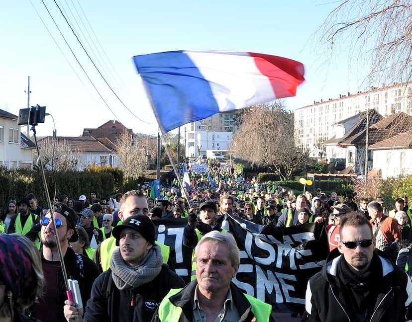 Foto d'archivio: La Francia schiera un dispositivo di polizia massiccio per le manifestazioni del 24 ottobre