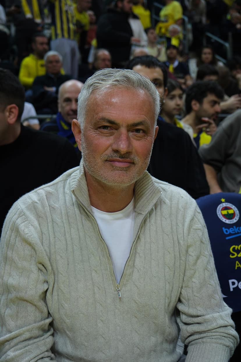 Mourinho vence na reestreia no Bernabéu, com hat-trick de Mbappé
