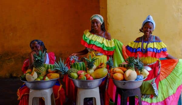 Mujer rescatada viva tras 30 horas bajo los escombros en Colombia