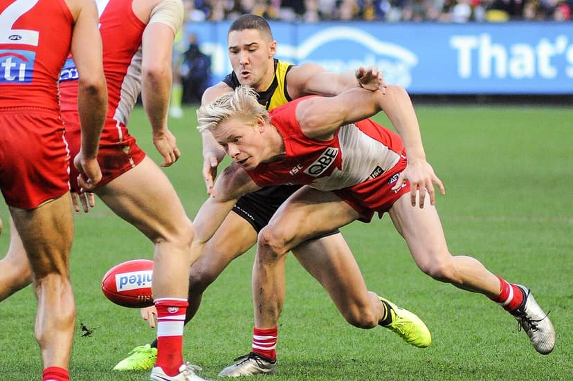 Vier spelers van Sydney Swans gelinkt aan lopend onderzoek in Melbourne