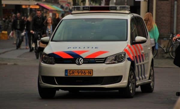 Condutor colide com viatura policial em Uden com carro roubado