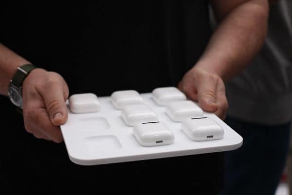 Apple filtra accidentalmente un vídeo de sus nuevos AirPods con cámara