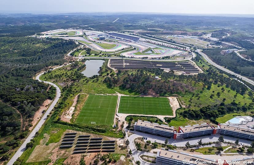 Aeronave cai em Portimão durante primeiro voo do dia