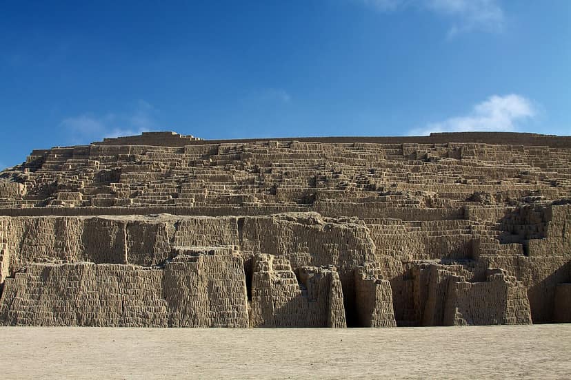 Skeletresten Ontdekt bij Oude Piramide in Peru