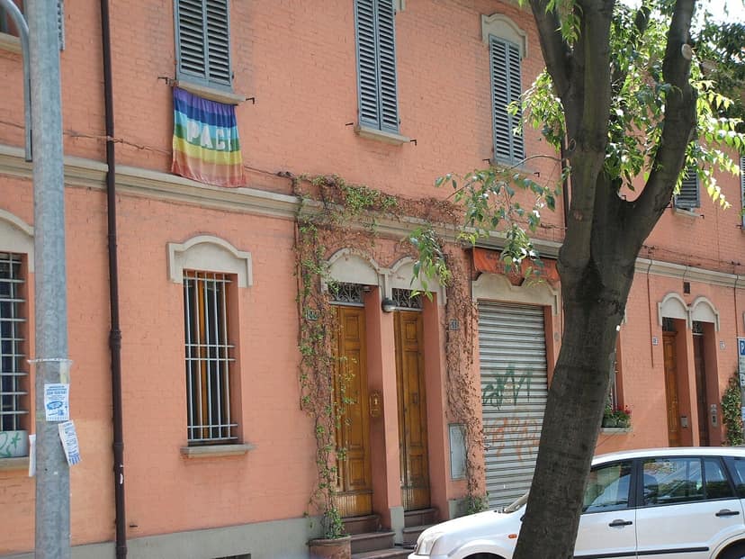 Um tributo a Guccini na via Paolo Fabbri em Bolonha