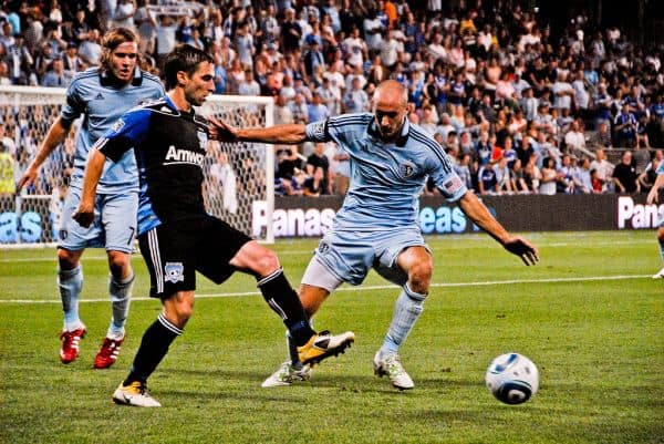 Photo d'archive: Invasion de terrain par un jeune fan lors d'un match de la MLS