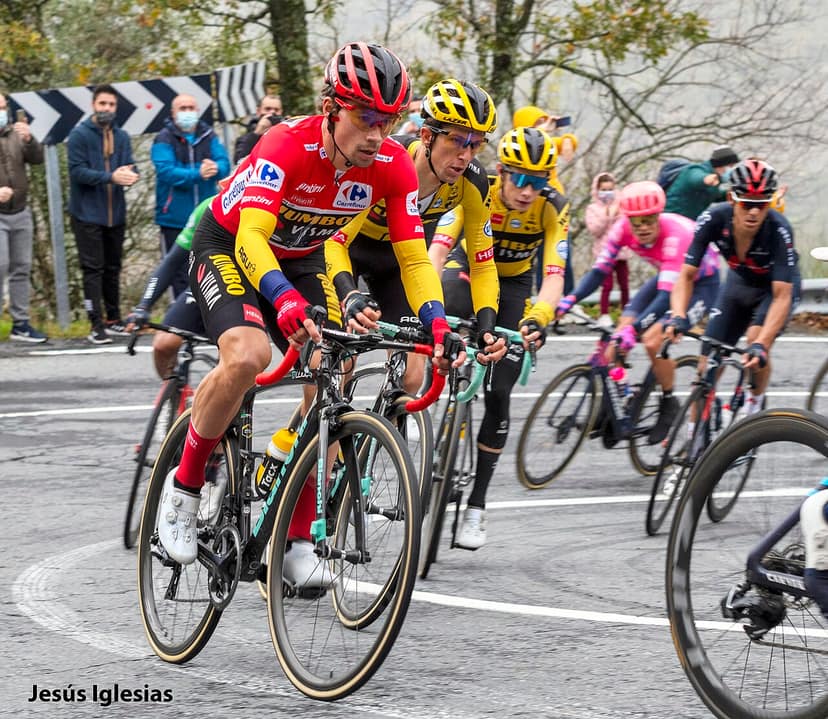 Photo d'archive: Tadej Pogačar en tête de la Vuelta après une victoire d'étape et une bonne place