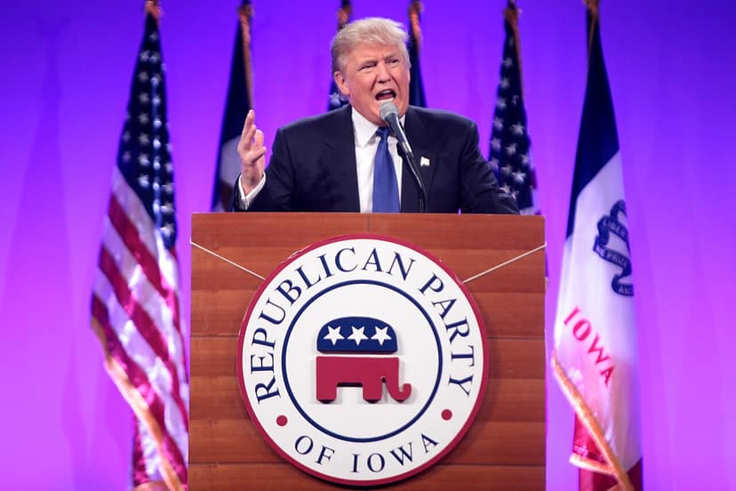 Foto de arquivo: Trump promete 5.000 dólares aos americanos se republicanos vencerem eleições intermédias na convenção de Dallas