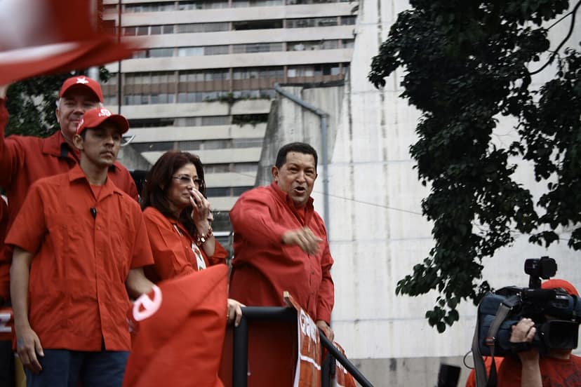 Rechter roept Nicolás Maduro en Cilia Flores op voor hoorzitting om nieuwe aanklachten in de VS