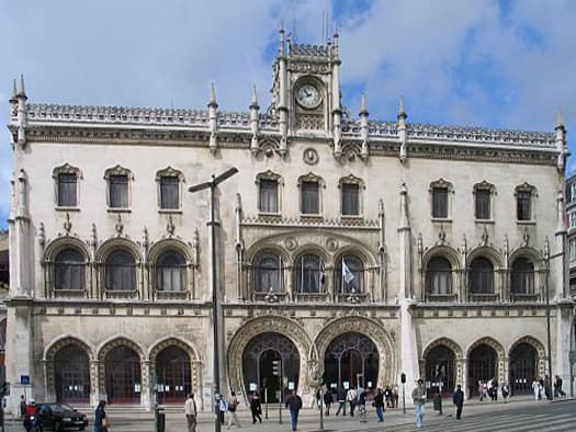 Archive photo: Cais at Praça de Espanha Station to Reopen on Thursday