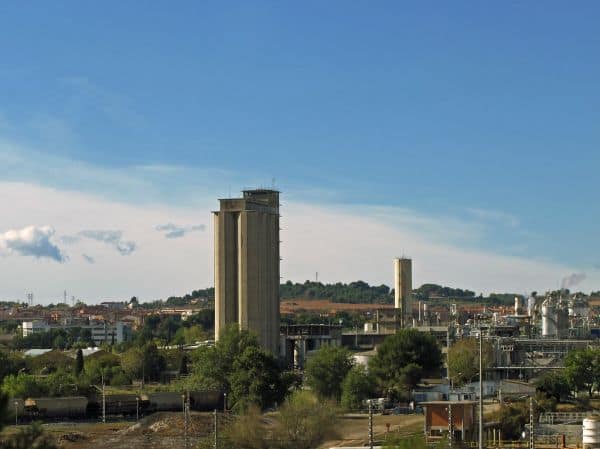 Un incendie actif à Oliveira de Azeméis affecte la zone industrielle