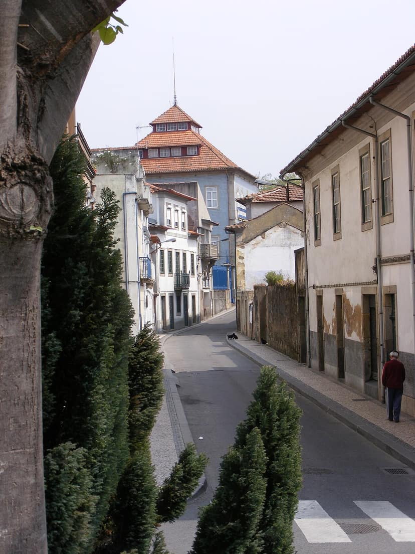 Aktives Feuer in Oliveira de Azeméis betrifft Industriegebiet