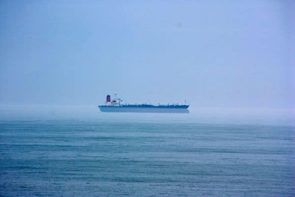 Archivbild: Iran: Supertanker sank nach Explosion in der Straße von Hormuz