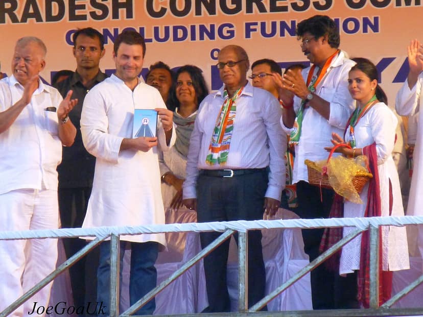 Archive photo: Rahul Gandhi and Opposition Leaders Detained During Protest in New Delhi