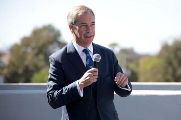 Farage tritt zur Nachwahl in Clacton gegen Spaßkandidaten an