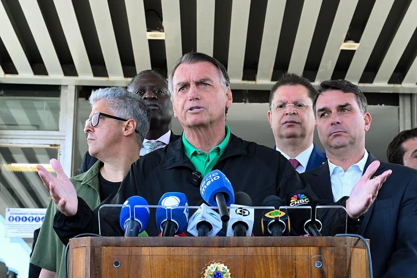 Foto d'archivio: Flávio Bolsonaro esclude cariche per padre e fratello in un possibile governo