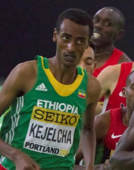 Yomif Kejelcha stabilisce il record mondiale della mezza maratona a Buenos Aires