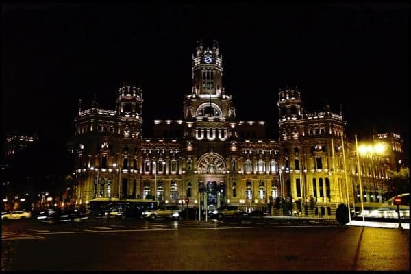 Een rechtbank in Madrid onderzoekt klachten over de aankoop van het penthouse van de regering