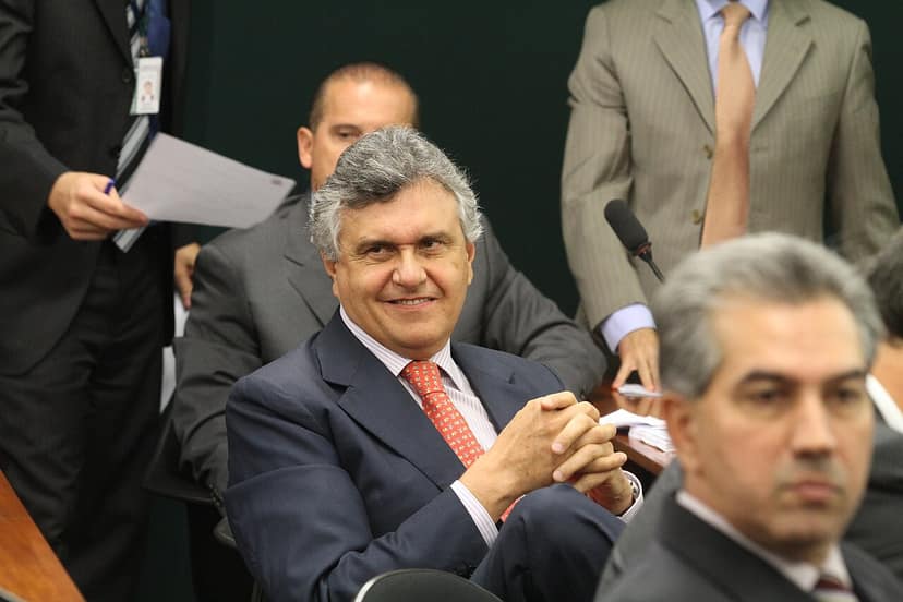 Caiado kritisiert Flávio Bolsonaro wegen seiner politischen Laufbahn