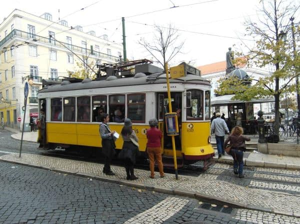 Lisbonne : Collision entre tramway et bus fait trois blessés