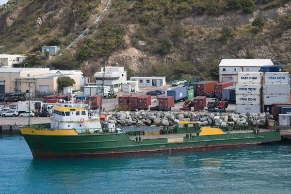 Foto d'archivio: Scuole a Sint-Maarten rimangono chiuse a causa del maltempo causato dalla tempesta Dolly