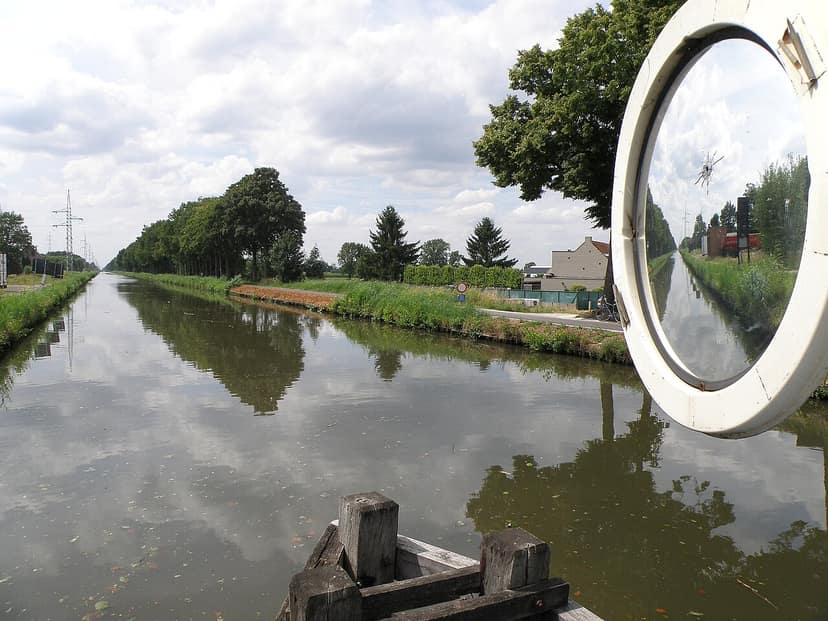 96-year-old resident drowns after falling from mobility bicycle into Dessel-Schoten canal