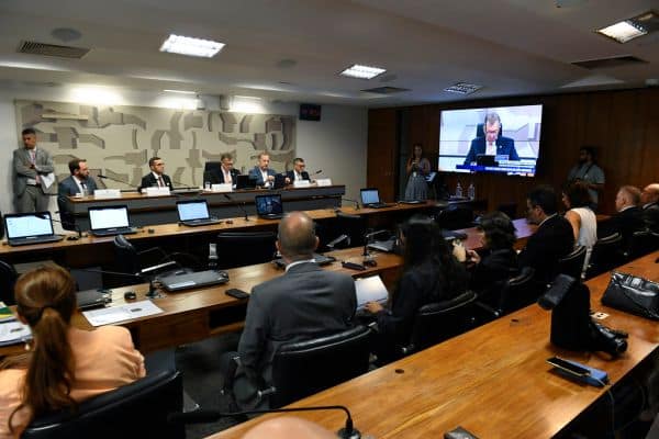 Lula assina decreto para o mercado livre de energia para pequenos consumidores
