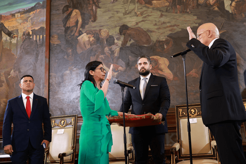 Le président par intérim du Venezuela annonce un accord énergétique de 25 ans avec les États-Unis